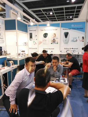 億聯(lián)智能攜新品驚艷亮相香港展與廣交會(huì)，引領(lǐng)電子產(chǎn)品創(chuàng)新風(fēng)潮